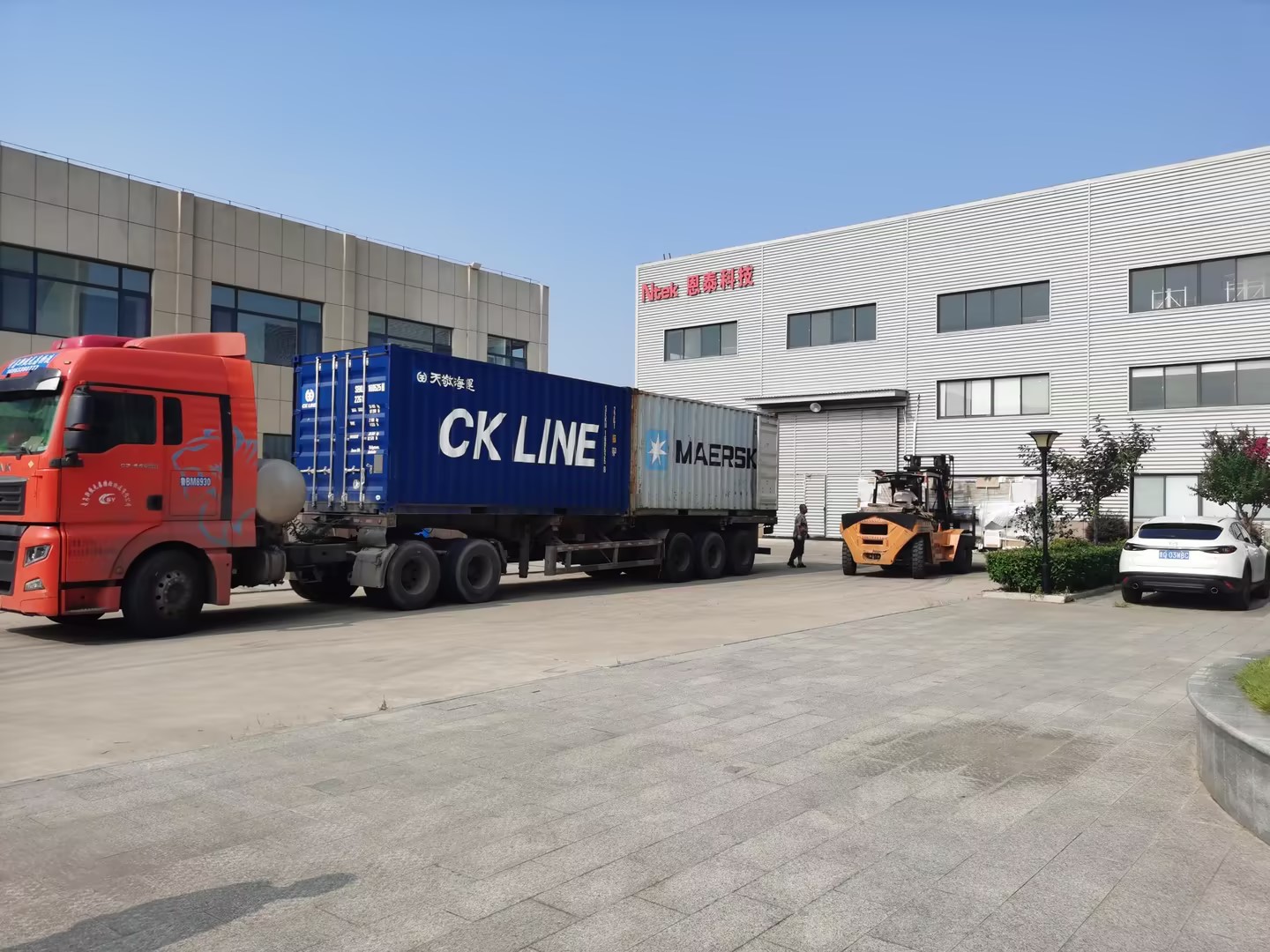 技术新前沿！UV平板打印机的智能进化与精度革命
